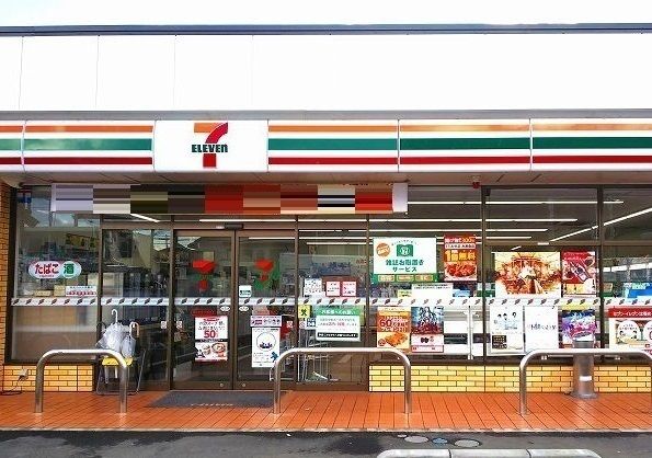近くのセブンイレブンまで230m（徒歩3分）