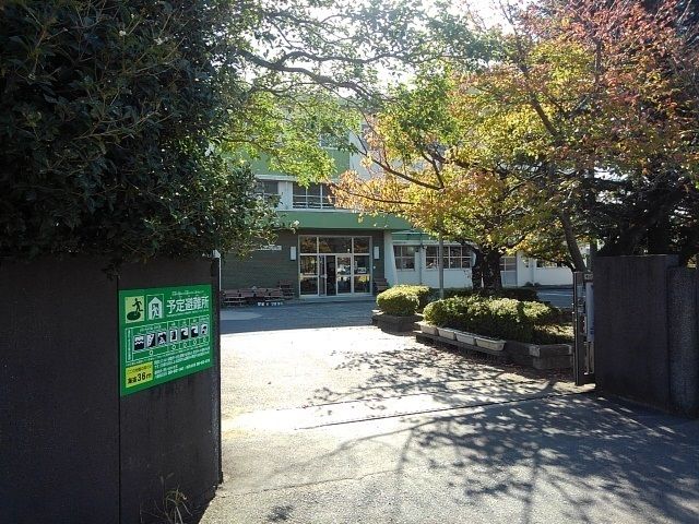 近くの池田小学校まで800m(徒歩10分)