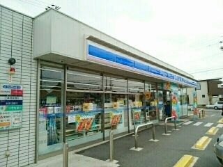 近くのコンビニまで450m（徒歩6分）