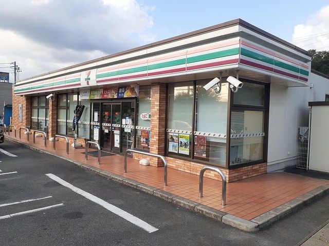 近くのセブンイレブン春日井下市場まで773m（徒歩10分）