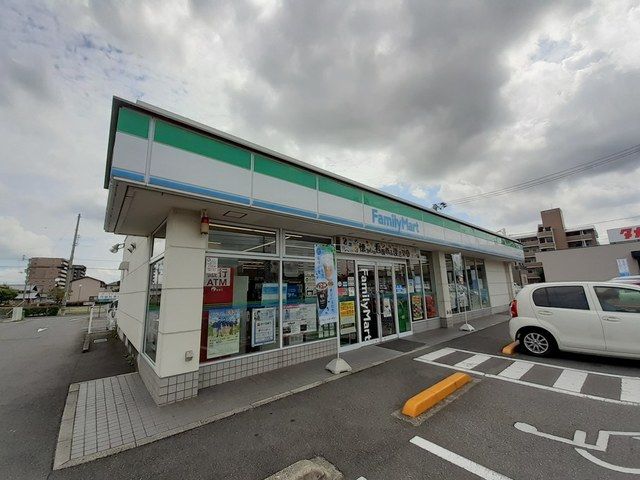 近くのファミリーマート 伏石町店様まで280m（徒歩4分）