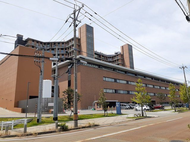 近くの石川県立中央病院まで2,500m(徒歩32分)