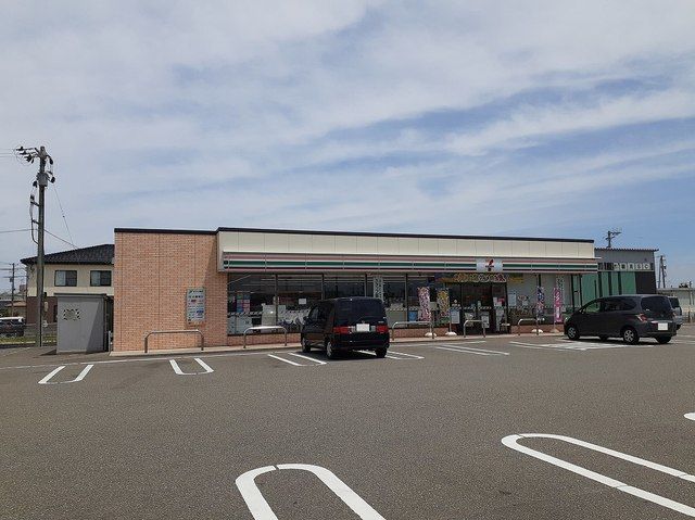 近くのセブン-イレブン 金沢近岡町店まで750m(徒歩10分)