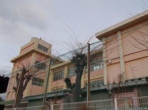 近くの姫路市立網干小学校まで300m(徒歩4分)