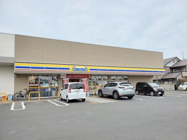 近くのミニストップ 宮城船岡中央店まで700m(徒歩9分)