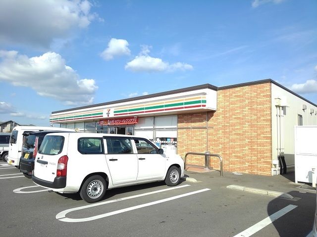 近くのセブンイレブンまで850m（徒歩11分）