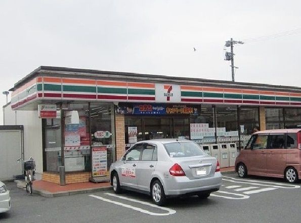 近くのセブンイレブンまで50m（徒歩1分）