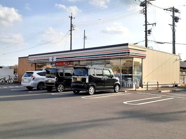 近くのコンビニまで350m（徒歩5分）