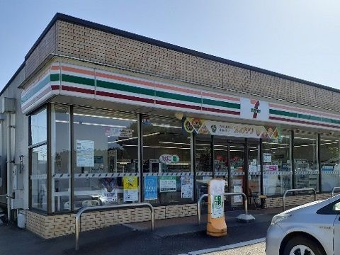 近くのセブンイレブン古里小学校前店まで450m(徒歩6分)