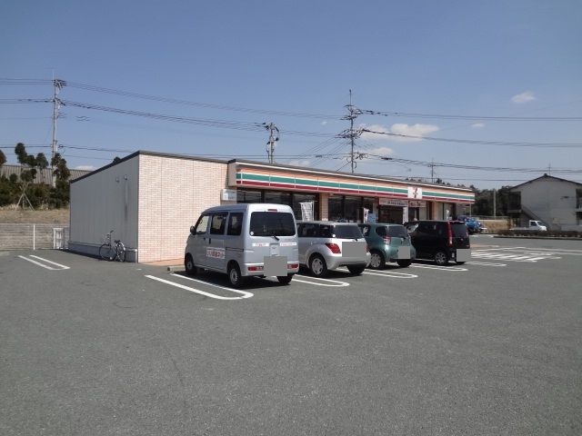 近くのセブンイレブンまで650m（徒歩9分）