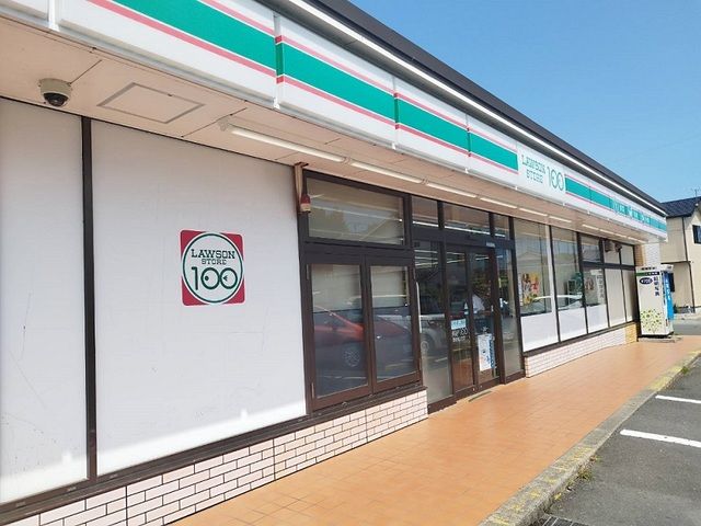 近くのローソンストア100まで300m（徒歩4分）