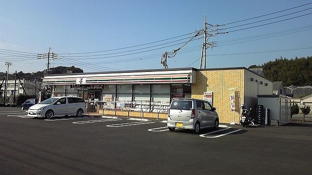 近くのコンビニまで1,100m（徒歩14分）