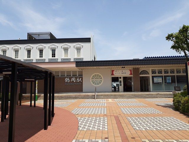 近くのJR鶴岡駅まで694m（徒歩9分）