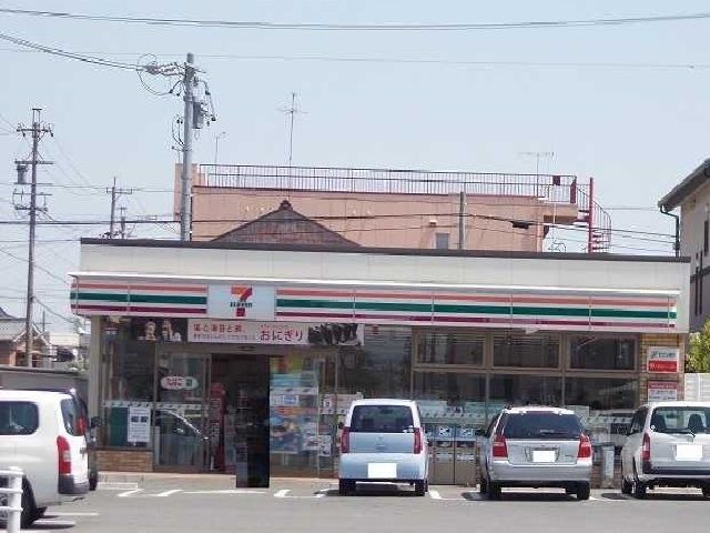 近くのセブンイレブンまで300m(徒歩4分)