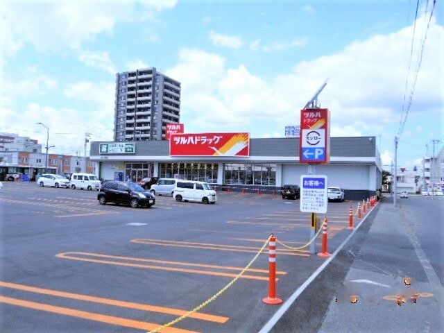 近くのツルハドラッグ旭川４条西店まで1,200m（徒歩15分）