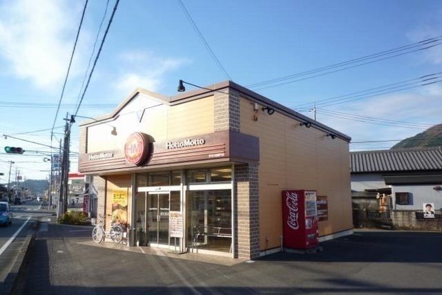近くの施設まで900m（徒歩12分）