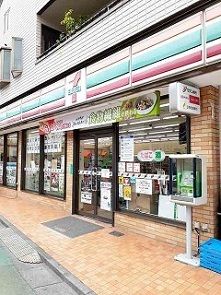 近くのコンビニまで192m（徒歩3分）