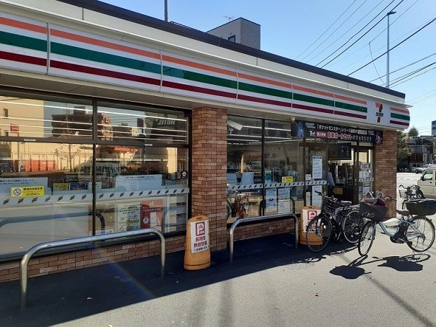 近くのセブンイレブンまで220m（徒歩3分）