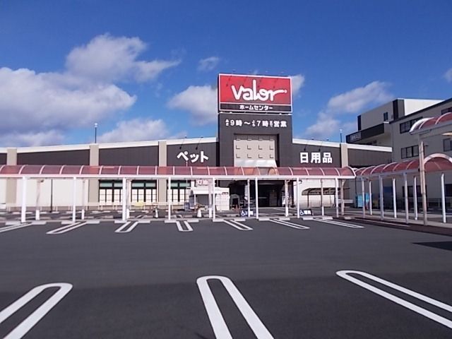 近くのホームセンターバロー領下店まで750m(徒歩10分)