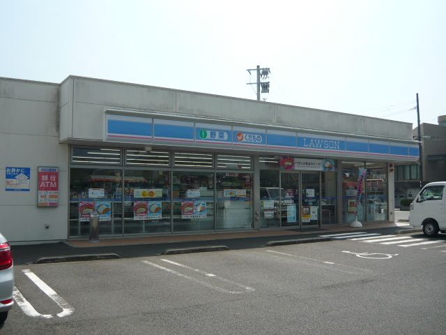 近くのローソン加世田東本町店まで500m(徒歩7分)