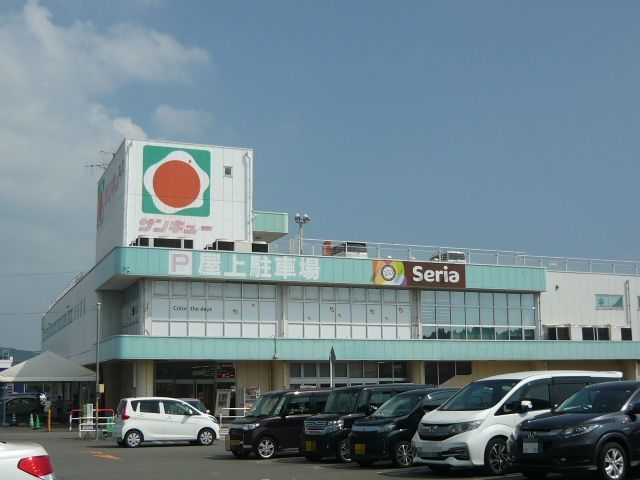 近くのサンキュー加世田店まで650m(徒歩9分)