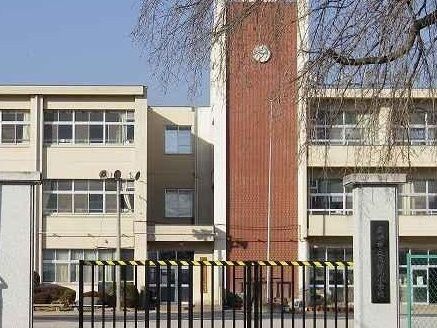 近くの高崎市立久留馬小学校まで600m（徒歩8分）