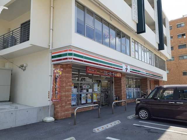 近くのコンビニまで210m（徒歩3分）