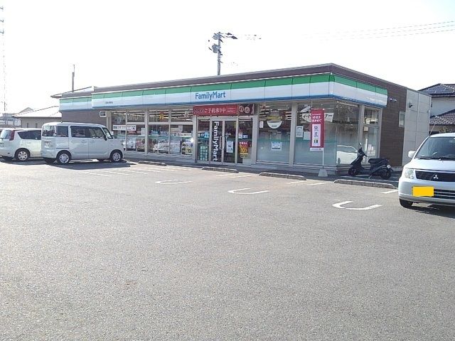 近くのファミリーマート久留米北野町店まで580m(徒歩8分)