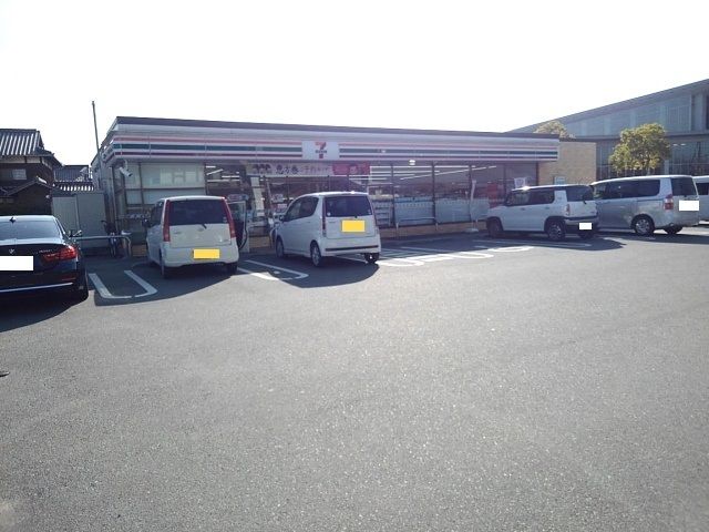 近くのセブンイレブン久留米北野中央店まで580m(徒歩8分)