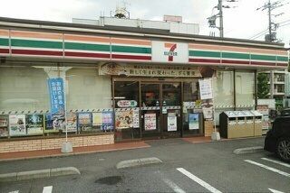 近くのセブンイレブン草加金明通り店まで450m(徒歩6分)