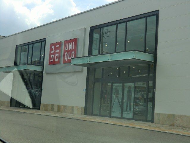 近くのユニクロまで650m（徒歩9分）