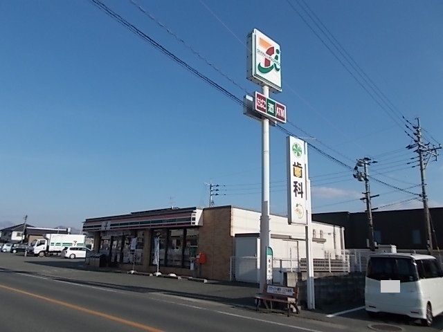 近くのセブンイレブン大津曙団地前店まで550m（徒歩7分）