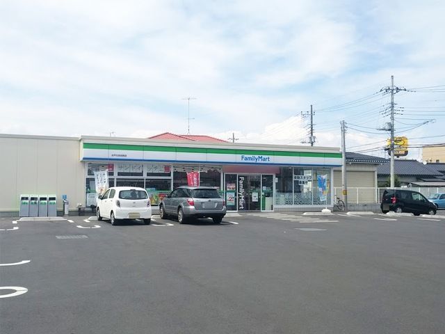 近くのファミリーマート 元吉田西店まで700m(徒歩9分)