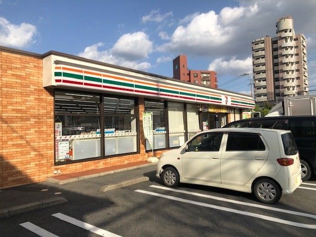 近くのコンビニまで350m（徒歩5分）