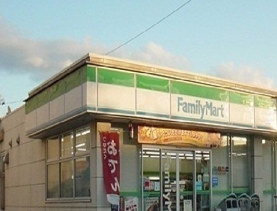 近くのコンビニまで450m（徒歩6分）