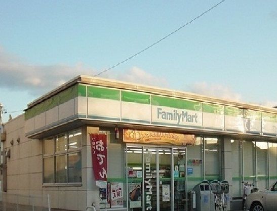近くのコンビニまで450m（徒歩6分）