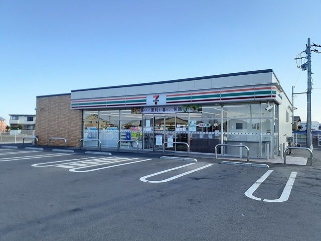 近くのセブンイレブン水海道中妻店まで470m（徒歩6分）