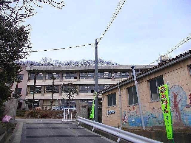 近くの道上小学校まで750m（徒歩10分）