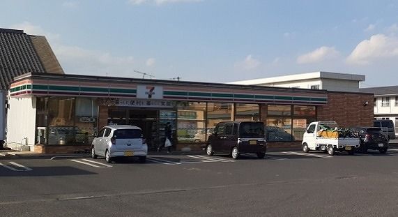 近くのセブンイレブン富津飯野店まで850m（徒歩11分）