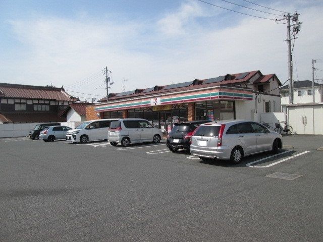 近くのセブンイレブンまで1,100m（徒歩14分）