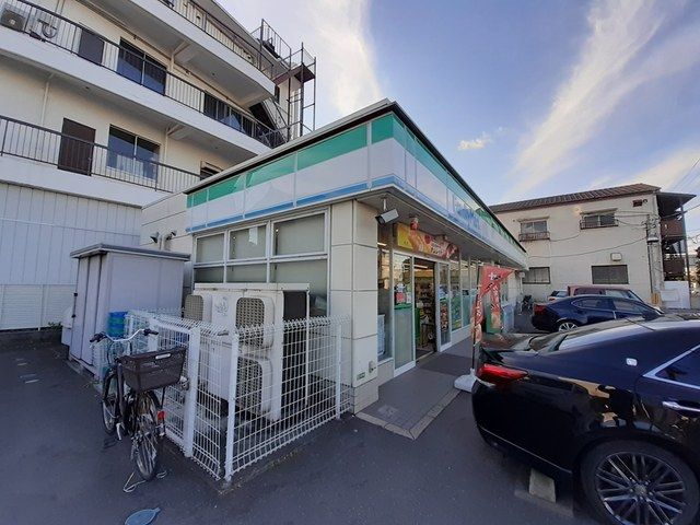近くのファリーマートまで271m（徒歩4分）