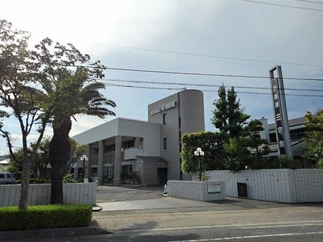 近くの三宅病院まで1,300m（徒歩17分）