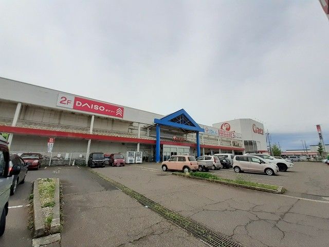 近くのコメリ三条店まで750m(徒歩10分)