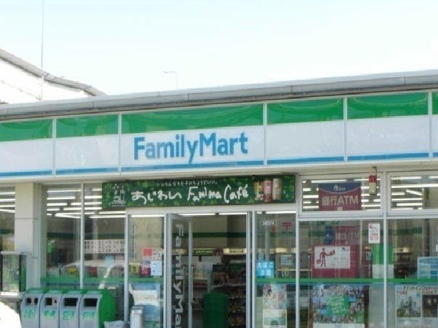 近くのファミリーマートまで600m(徒歩8分)