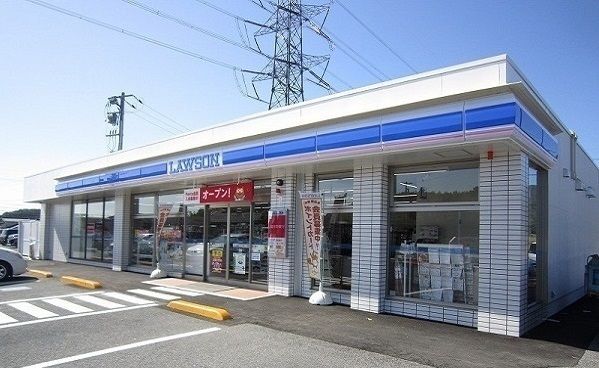 近くのローソン坂本町店まで600m（徒歩8分）