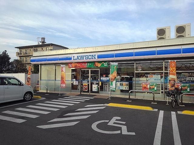 近くのローソンまで550m（徒歩7分）