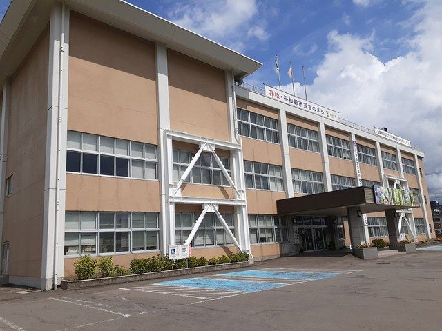 近くの北秋田市役所まで521m(徒歩7分)