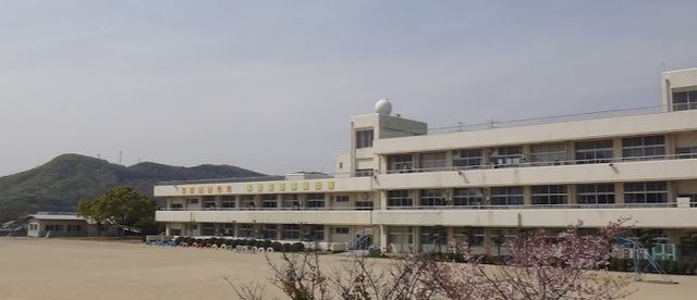 近くの滝宮小学校まで270m（徒歩4分）
