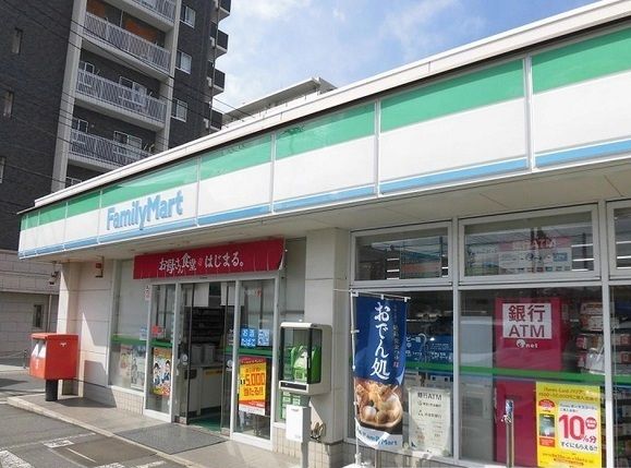 近くのファミマ さいたま西堀5丁目店まで650m(徒歩9分)