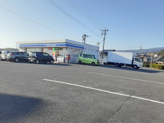 近くのコンビニまで279m（徒歩4分）